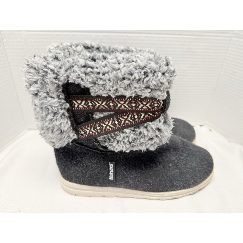 Muk Luks Womens SZ 9 Black Faux Fur Trim Ankle Boots Geometric Strap Cabin Boot